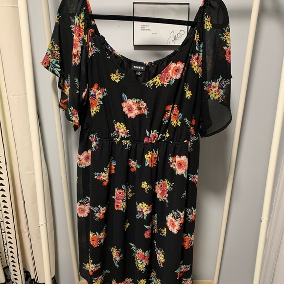 torrid Dresses & Skirts - TORRID Black Floral Dress